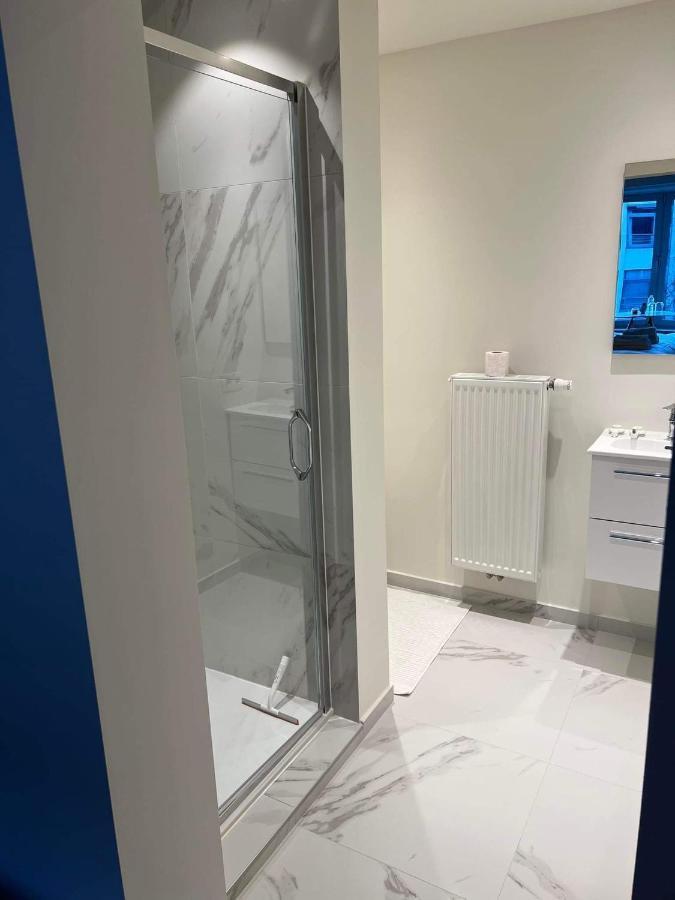 Nieuwe In Centrum Met Badkamer ! Couette-café