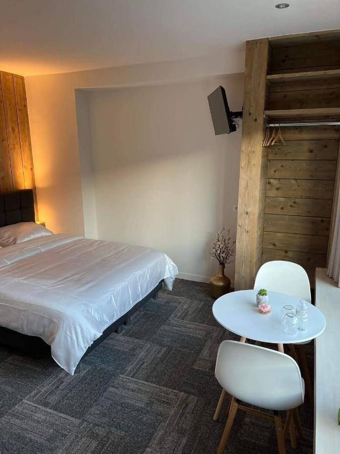 Couette-café Nieuwe In Centrum Met Badkamer ! *